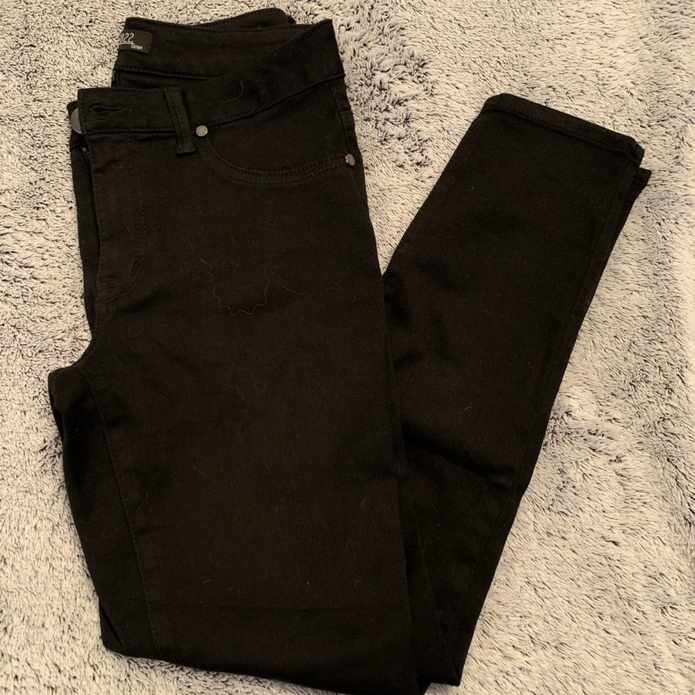 **SOLD** Women’s black Jean legging